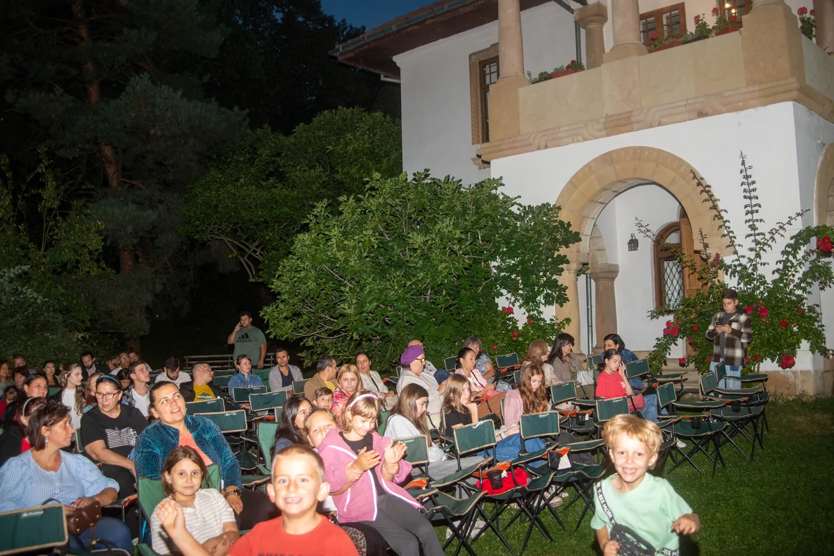 Film at the Manor — public la proiecția de seară