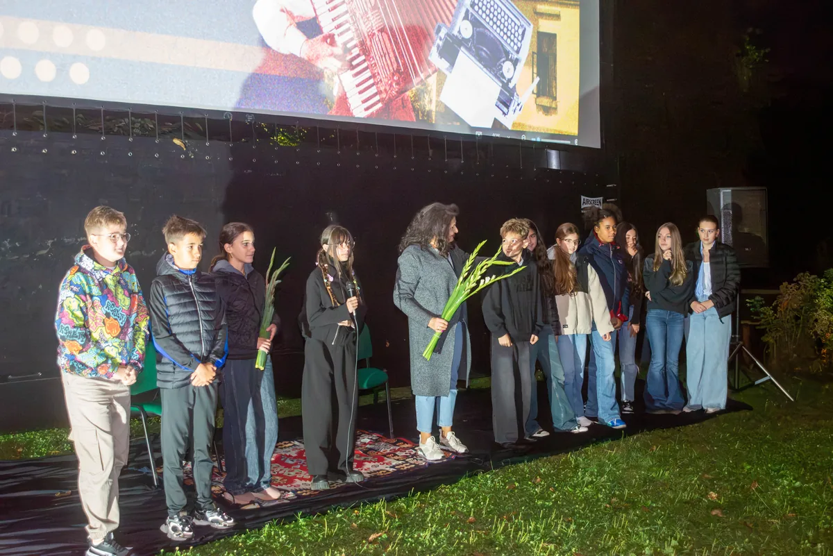 Film at the Manor — tineri voluntari