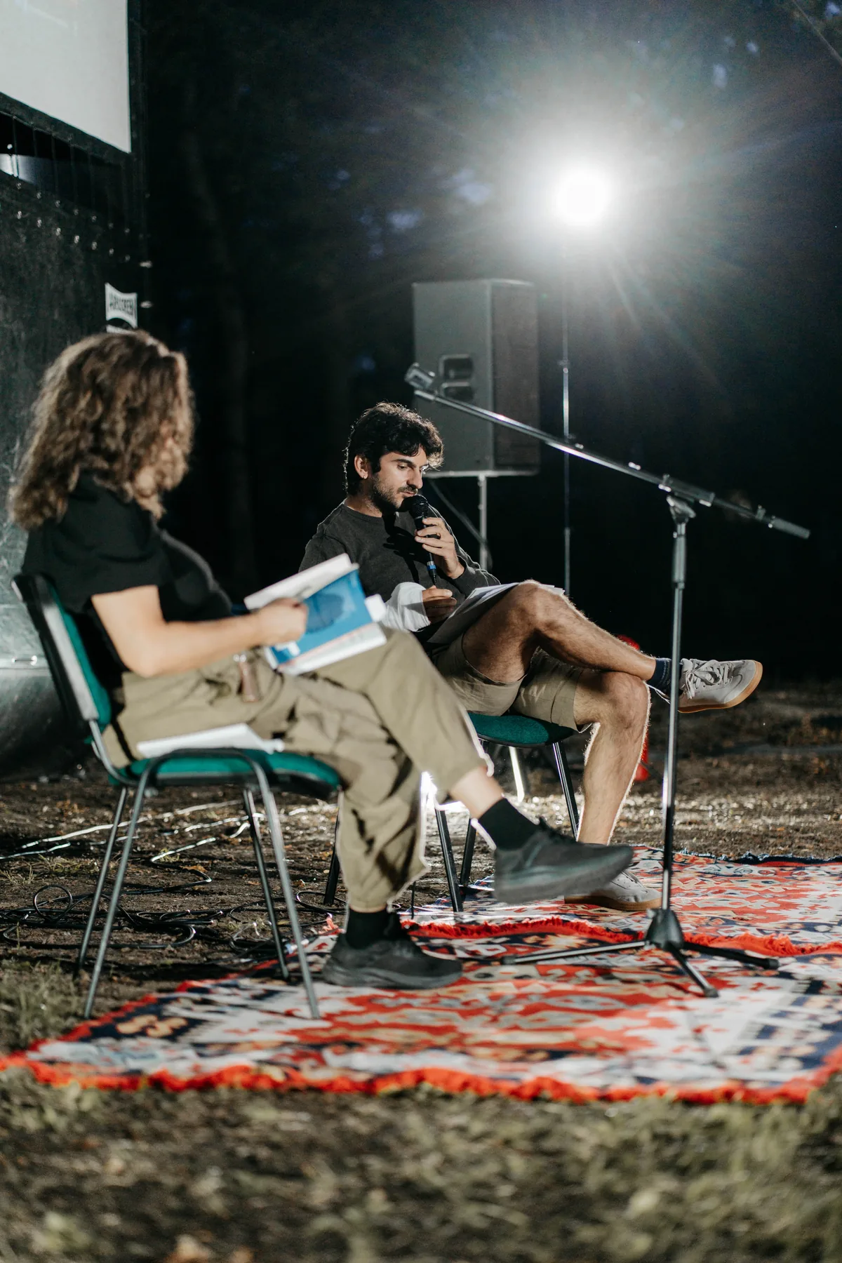 Film at the Manor — lectură la lumina reflectoarelor