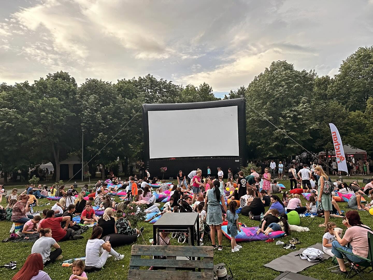 Cinema în aer liber — Caravana Metropolis
